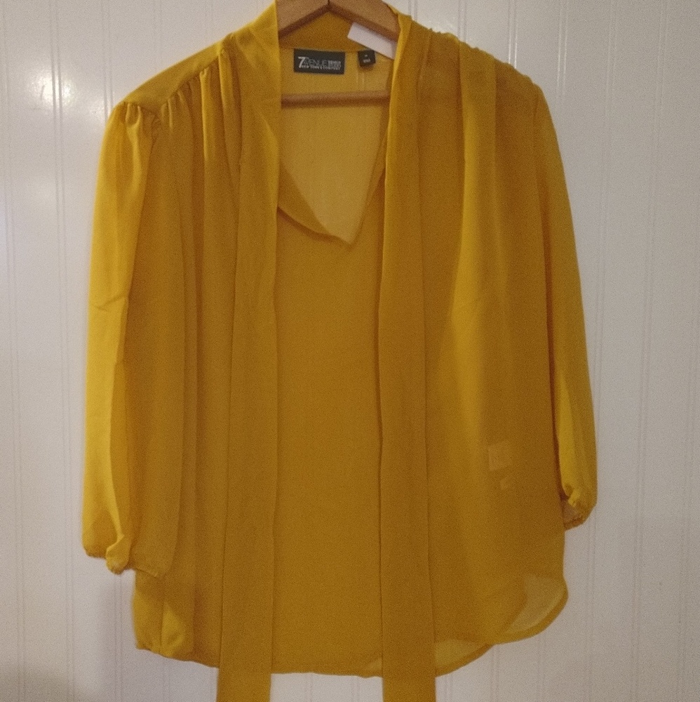 Yellow 💯 polyester blouse